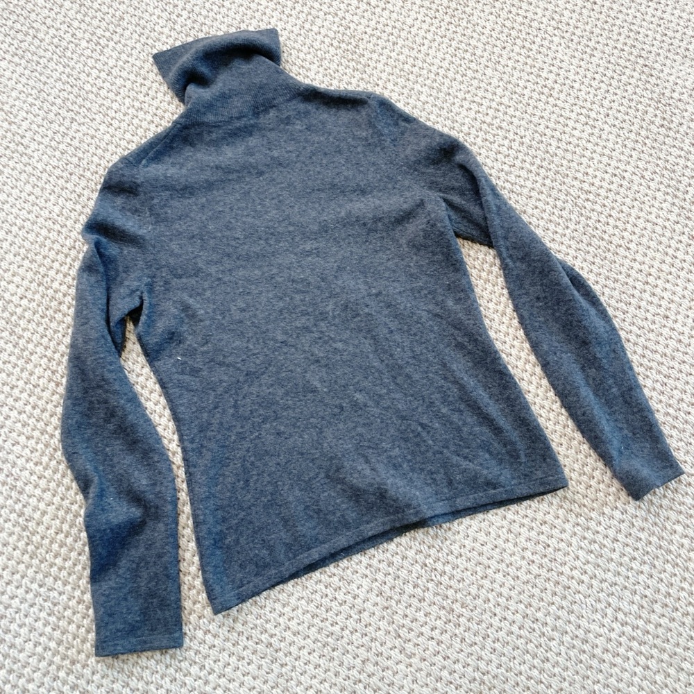 Saks Fifth Avenue 100% Cashmere Turtleneck Sweater – Women’s Small Gray - Picture 6 of 6